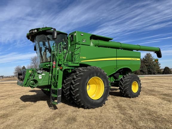 Image of John Deere S780 equipment image 1