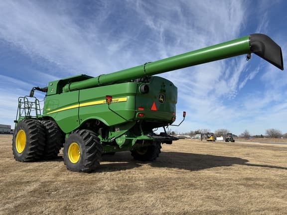Image of John Deere S780 equipment image 4