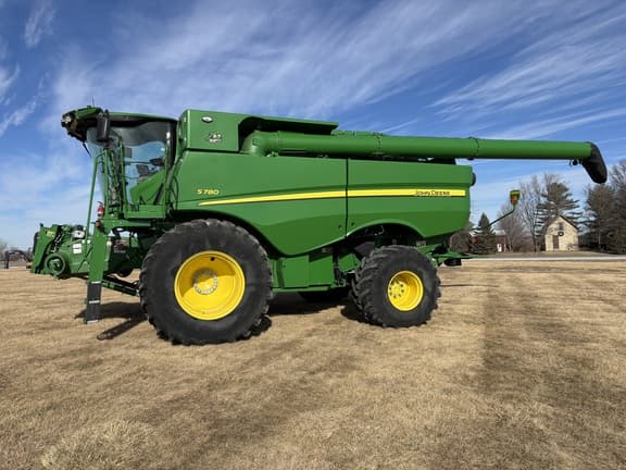 Image of John Deere S780 equipment image 1