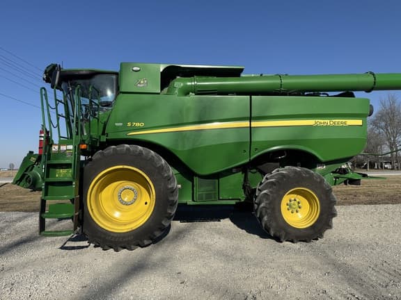 Image of John Deere S780 equipment image 1
