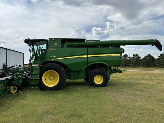 Image of John Deere S780 equipment image 2