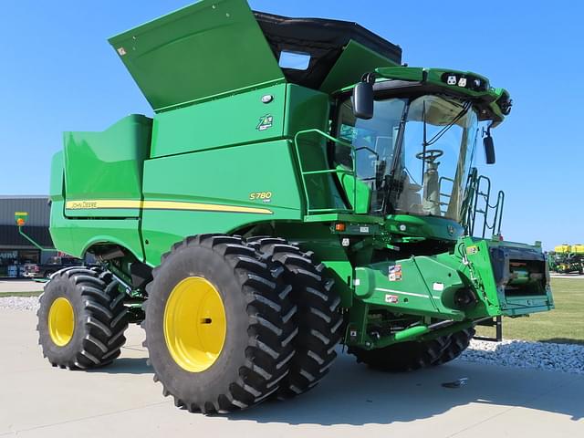 Image of John Deere S780 equipment image 1