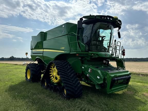 Image of John Deere S780 equipment image 2