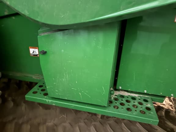 Image of John Deere S780 equipment image 4