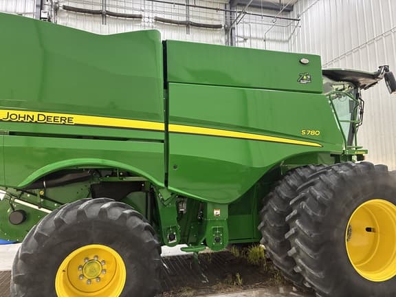 Image of John Deere S780 equipment image 2