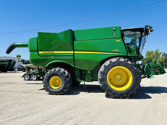 Image of John Deere S780 equipment image 2