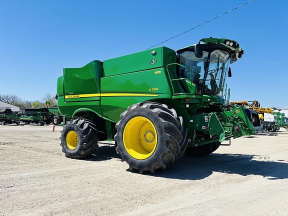 Image of John Deere S780 equipment image 1