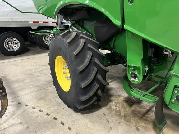 Image of John Deere S780 equipment image 4