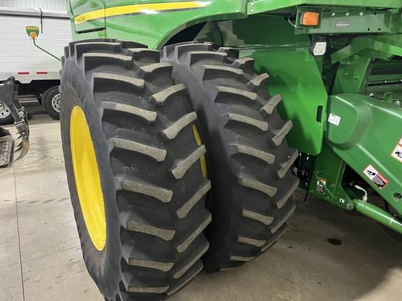 Image of John Deere S780 equipment image 4