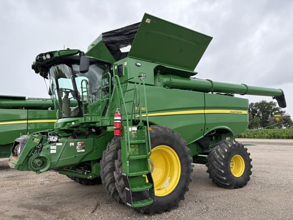 Image of John Deere S780 equipment image 1