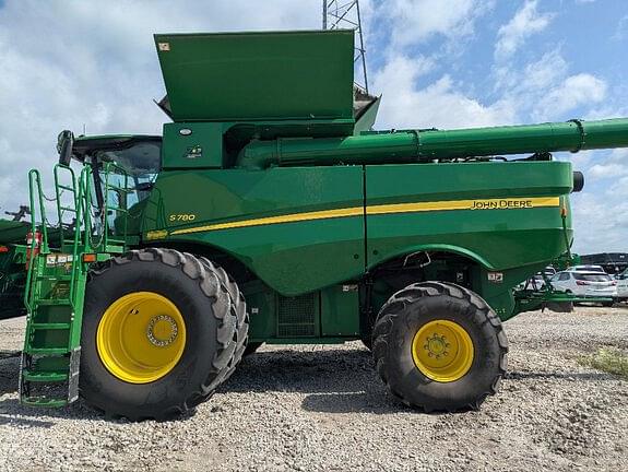 Image of John Deere S780 equipment image 1