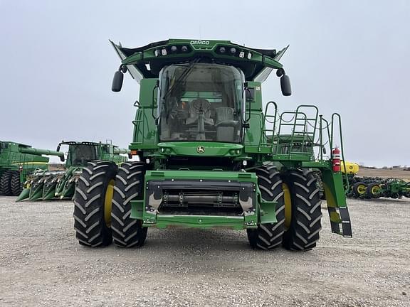 Image of John Deere S780 equipment image 1