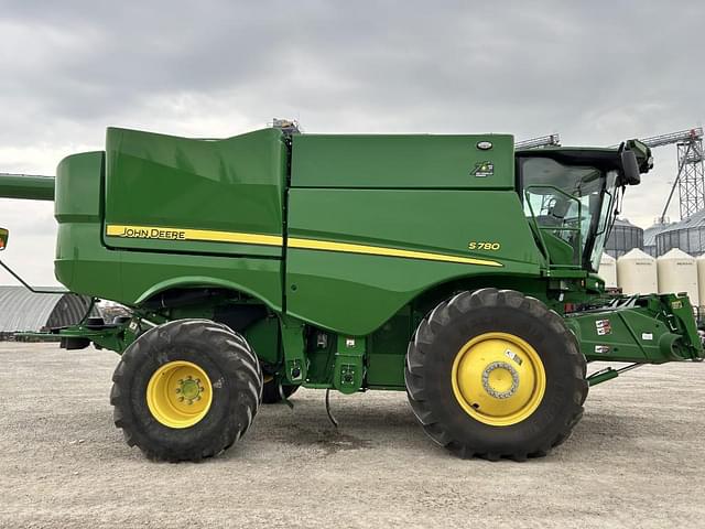 Image of John Deere S780 equipment image 3