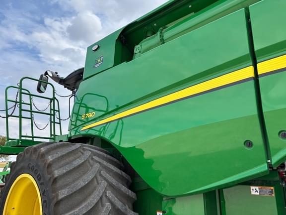 Image of John Deere S780 equipment image 2