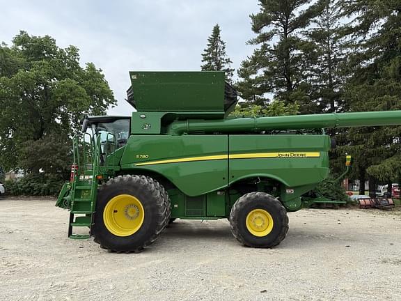 Image of John Deere S780 equipment image 1