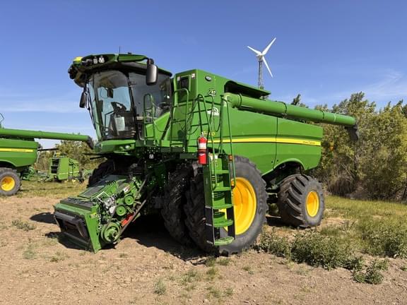 Image of John Deere S780 equipment image 1