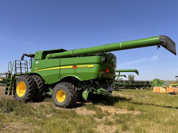 Image of John Deere S780 equipment image 2