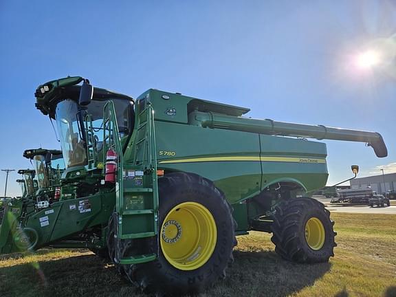 Image of John Deere S780 equipment image 1