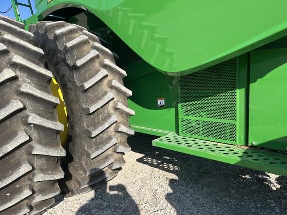 Image of John Deere S780 equipment image 1