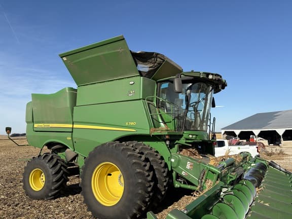 Image of John Deere S780 equipment image 2