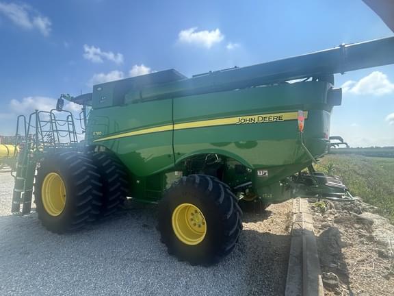 Image of John Deere S780 equipment image 4