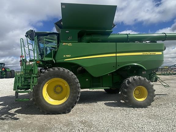 Image of John Deere S780 equipment image 1