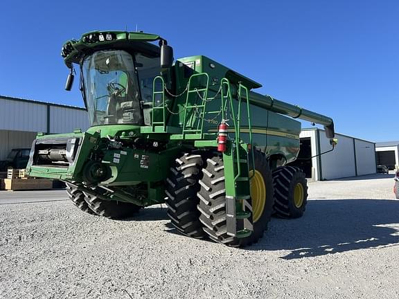 Image of John Deere S780 equipment image 1