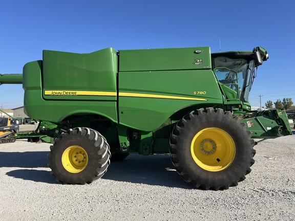 Image of John Deere S780 equipment image 3