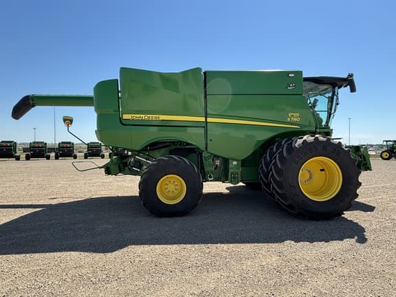 Image of John Deere S780 equipment image 1