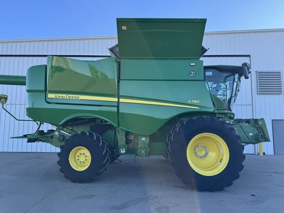 2022 John Deere S780 Equipment Image0