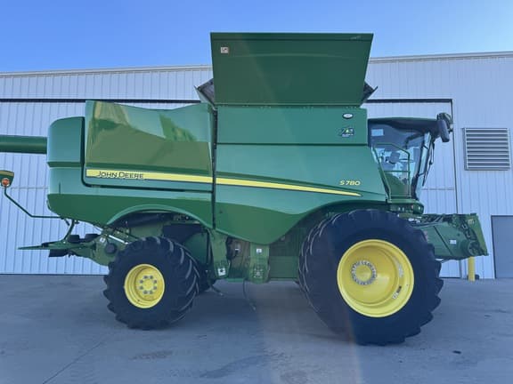 Image of John Deere S780 equipment image 1