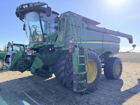 Image of John Deere S780 equipment image 2