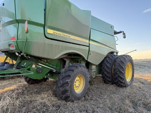 Image of John Deere S780 equipment image 2