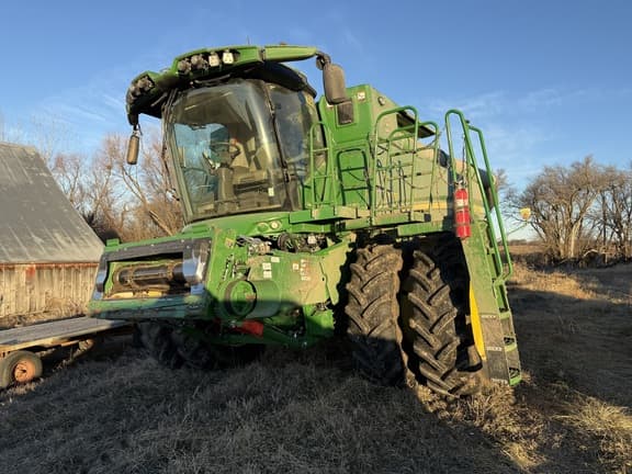 Image of John Deere S780 equipment image 1