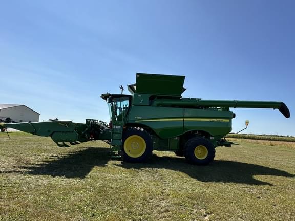 Image of John Deere S780 equipment image 1