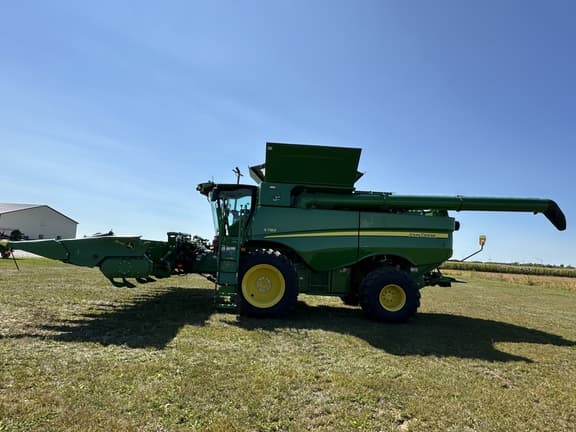 Image of John Deere S780 equipment image 2