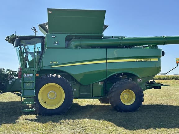 2022 John Deere S780 Equipment Image0