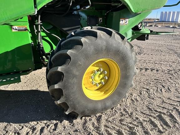 Image of John Deere S780 equipment image 4