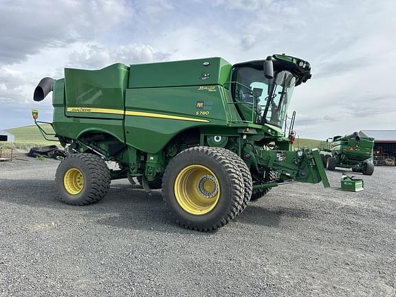 Image of John Deere S780 equipment image 2