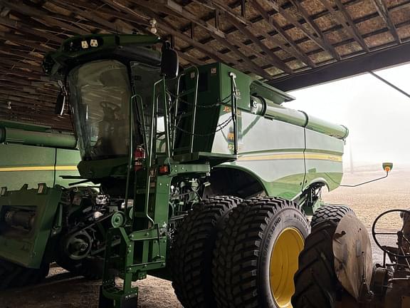 Image of John Deere S780 equipment image 1