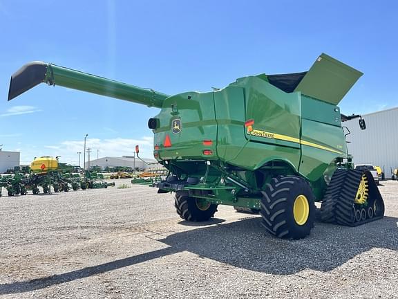 Image of John Deere S780 equipment image 4