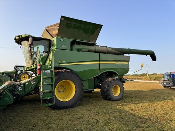 Image of John Deere S780 equipment image 2