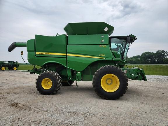 Image of John Deere S780 equipment image 1