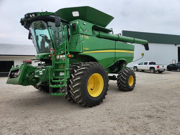Image of John Deere S780 equipment image 1