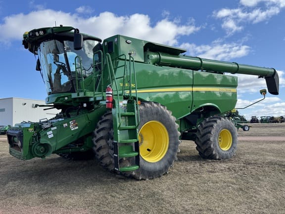 2022 John Deere S780 Equipment Image0