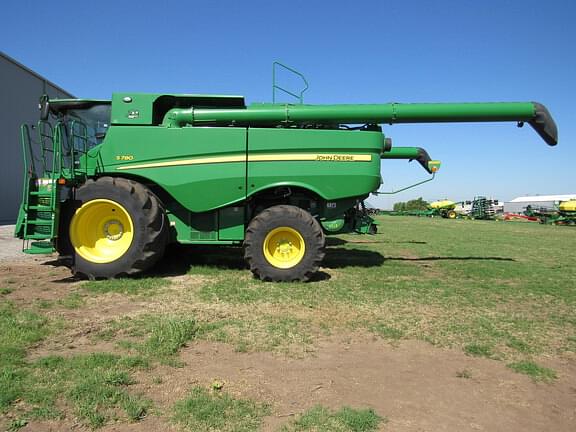 Image of John Deere S780 equipment image 1