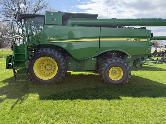 Image of John Deere S780 equipment image 4