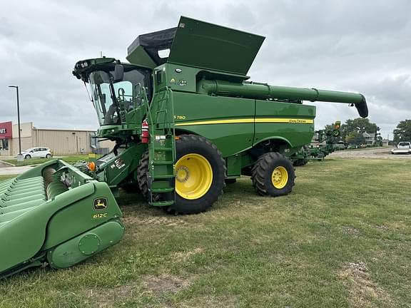 Image of John Deere S780 equipment image 3