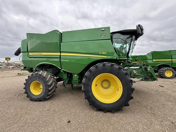 Image of John Deere S780 equipment image 2
