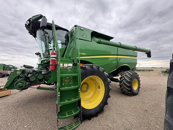 Image of John Deere S780 equipment image 1
